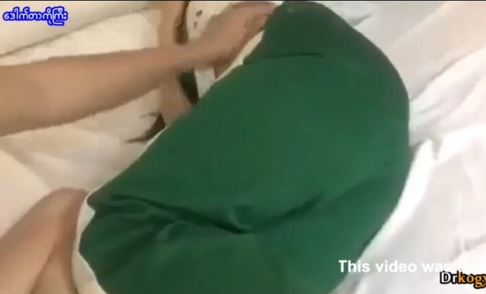 ဆယ်တန်းကျောင်းသူ အတွဲ အငုံလေး