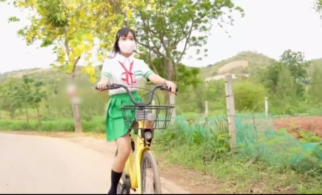 မြမြ ဆယ်တန်းကျောင်းသူ စက်ဘီးလေးနဲ့ အလှ