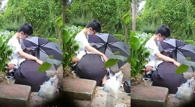 ပုလွေမှုတ်နေတာလေး ချောင်းရိုက်