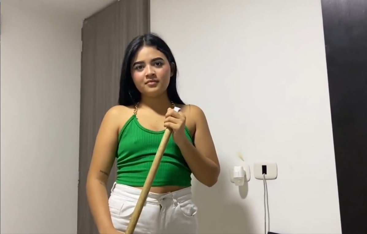 မေမေလေးရဲ့သူငယ်ချင်းက လွှတ်လိုက်လို့ပါ